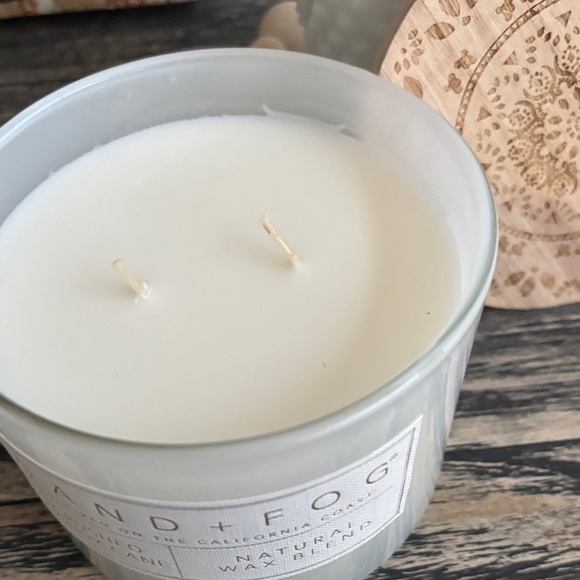 Crushed Candy Cane Candle with Natural Wax Blend - Picture 4 of 4